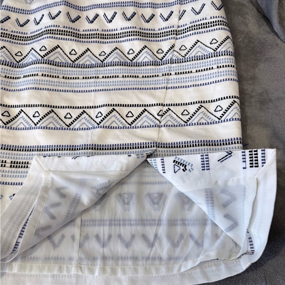 White House Black Market Embroidered Pencil Skirt - Picture 4 of 9